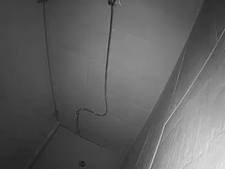 Freechat voyeurcam-jb-shower-1 on CamSoda