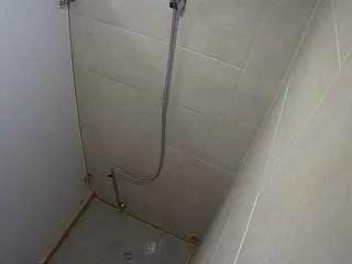 Freechat voyeurcam-jb-shower-1 on CamSoda