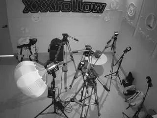 Offline voyeurcam-jb-xfollow on CamSoda