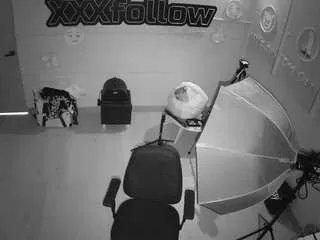 Offline voyeurcam-jb-xfollow on CamSoda