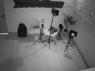 Offline voyeurcam-jb-xfollow on CamSoda
