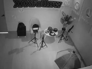 Offline voyeurcam-jb-xfollow on CamSoda