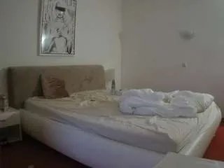 Offline voyeurcam-julmodels-reallife-2 on CamSoda