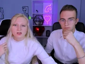 Freechat astren_villo on Chaturbate