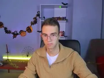 Freechat astren_villo on Chaturbate