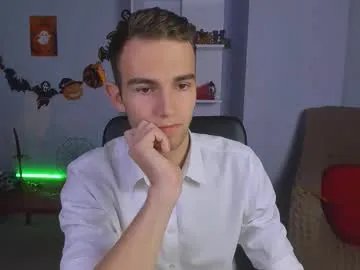 Freechat astren_villo on Chaturbate