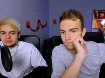 Freechat astren_villo on Chaturbate