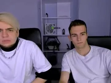 Freechat astren_villo on Chaturbate