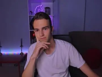 Freechat astren_villo on Chaturbate