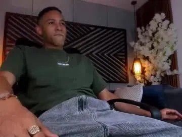 Freechat bento_fox on Chaturbate