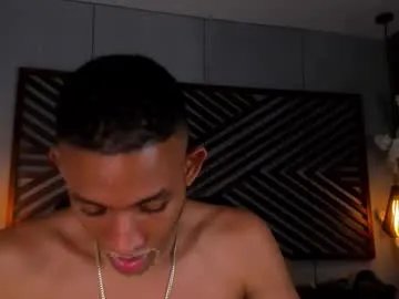 Freechat bento_fox on Chaturbate