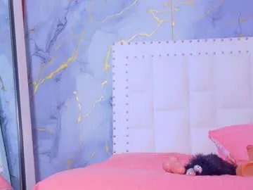 Freechat cutepetitee on Chaturbate