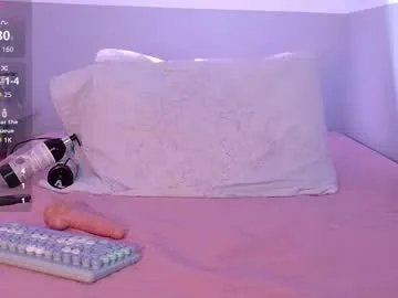 Freechat cutepetitee on Chaturbate