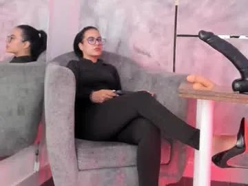 ellaochoa on Chaturbate 