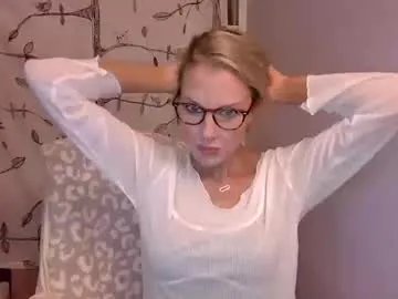 holly_bourbon on Chaturbate 