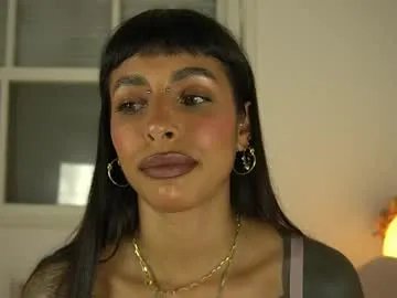 Freechat kaligray10 on Chaturbate