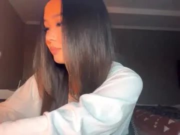 Freechat winterluchini on Chaturbate