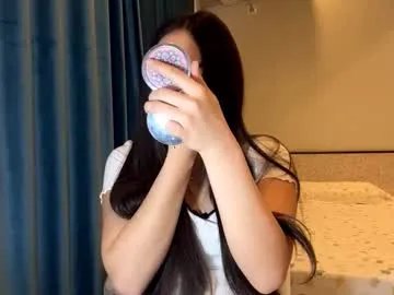 Freechat winterluchini on Chaturbate