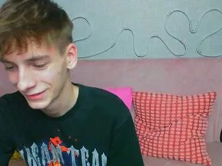 Freechat cy_ellis on Flirt4Free