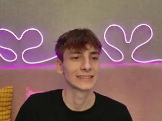 Freechat cy_ellis on Flirt4Free