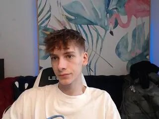 Freechat cy_ellis on Flirt4Free