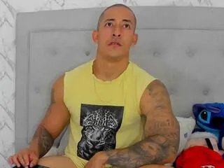 Freechat luigi_ferrara on Flirt4Free