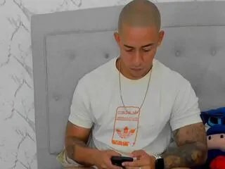 Freechat luigi_ferrara on Flirt4Free