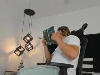 Away nico_bellini on Flirt4Free