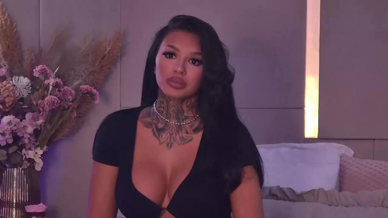 Freechat CherrieMadison on Streamray