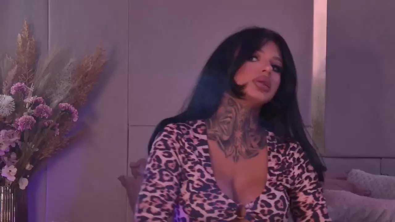 Freechat CherrieMadison on Streamray