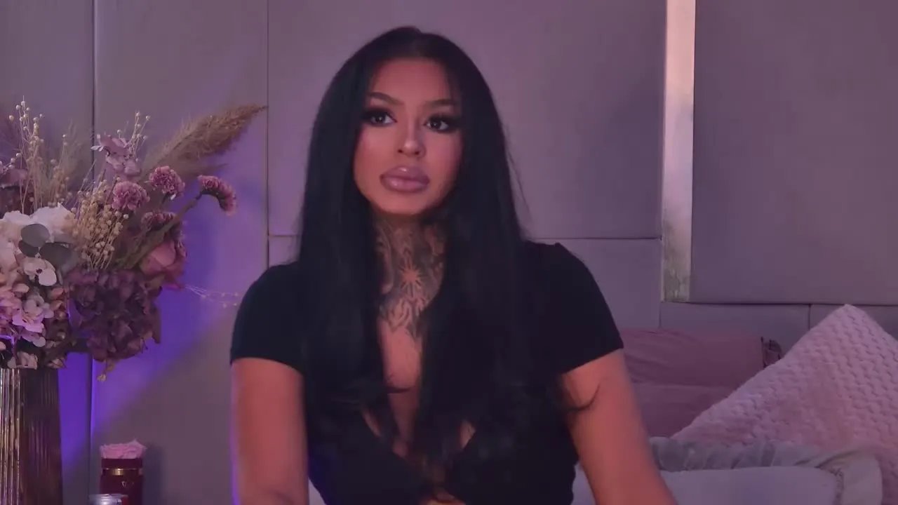 Freechat CherrieMadison on Streamray