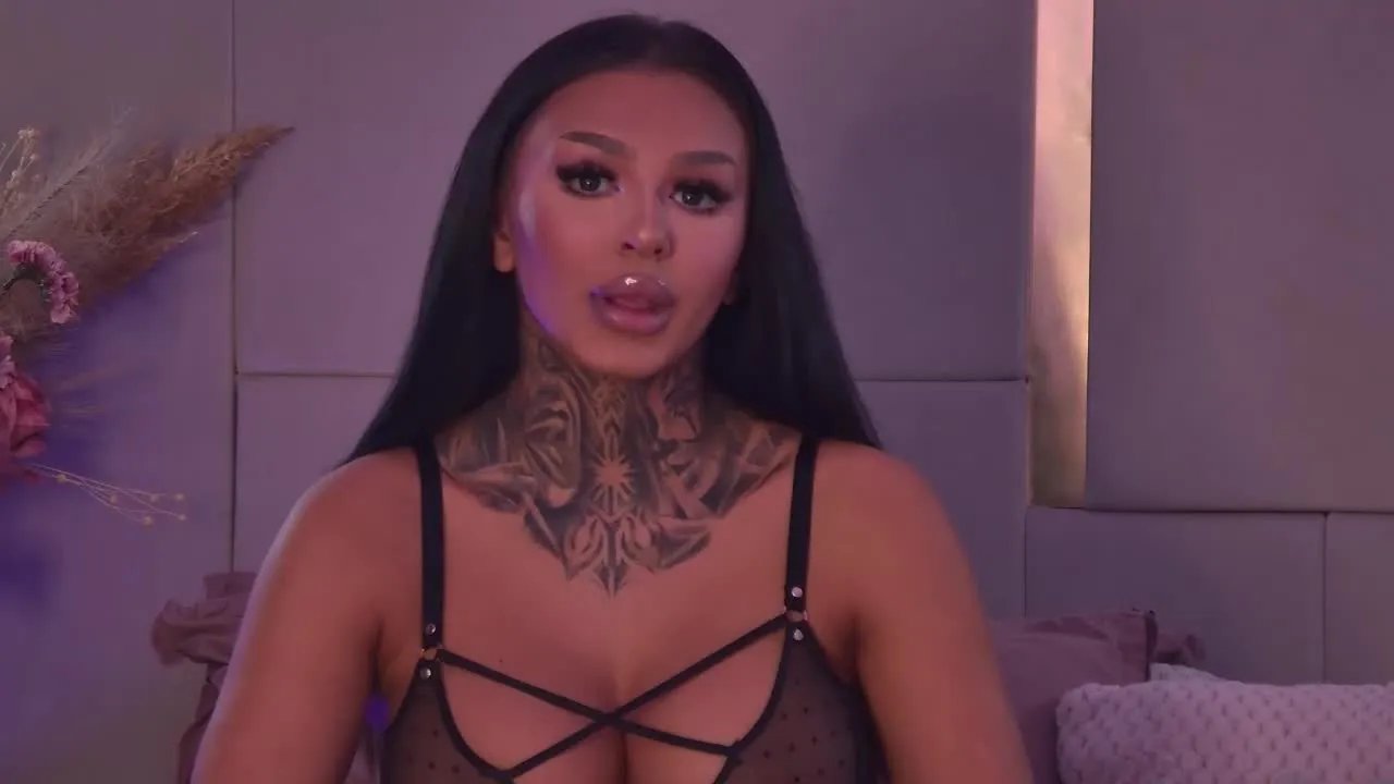 Freechat CherrieMadison on Streamray