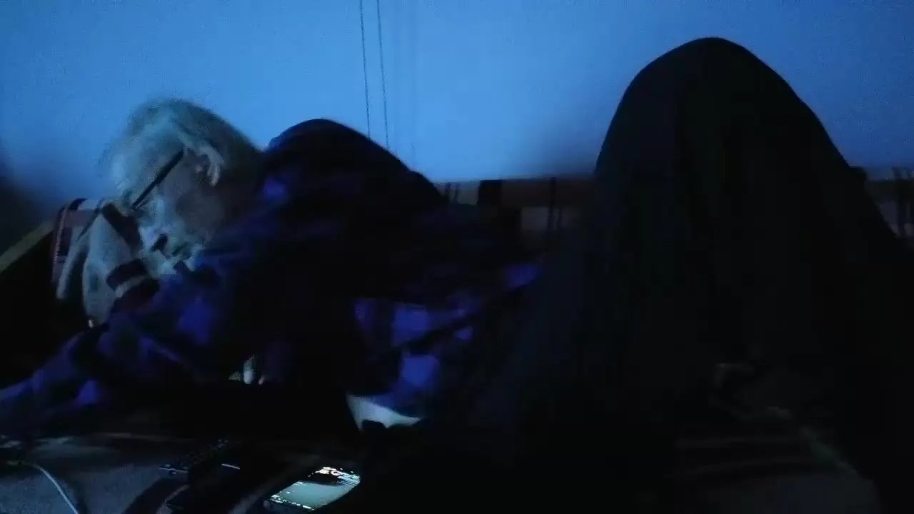 Offline cumloverboyxxx69 on Streamray