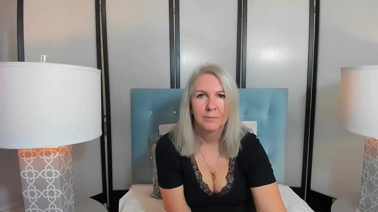 Offline EricaWOMAN on Streamray