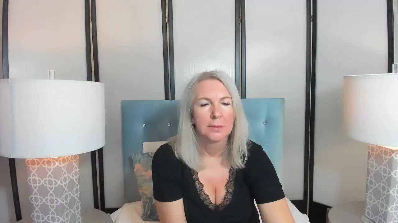 Offline EricaWOMAN on Streamray