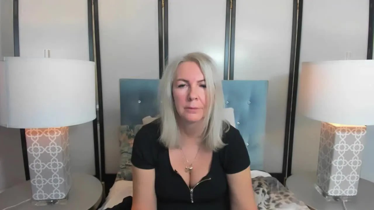 Offline EricaWOMAN on Streamray