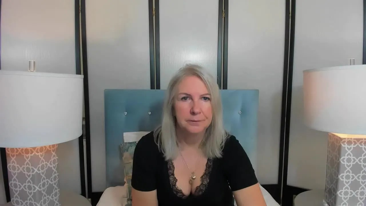 Offline EricaWOMAN on Streamray