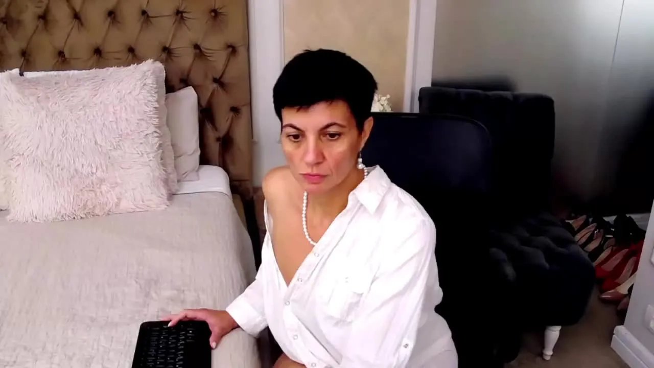 Group JuliaWinslet on Streamray