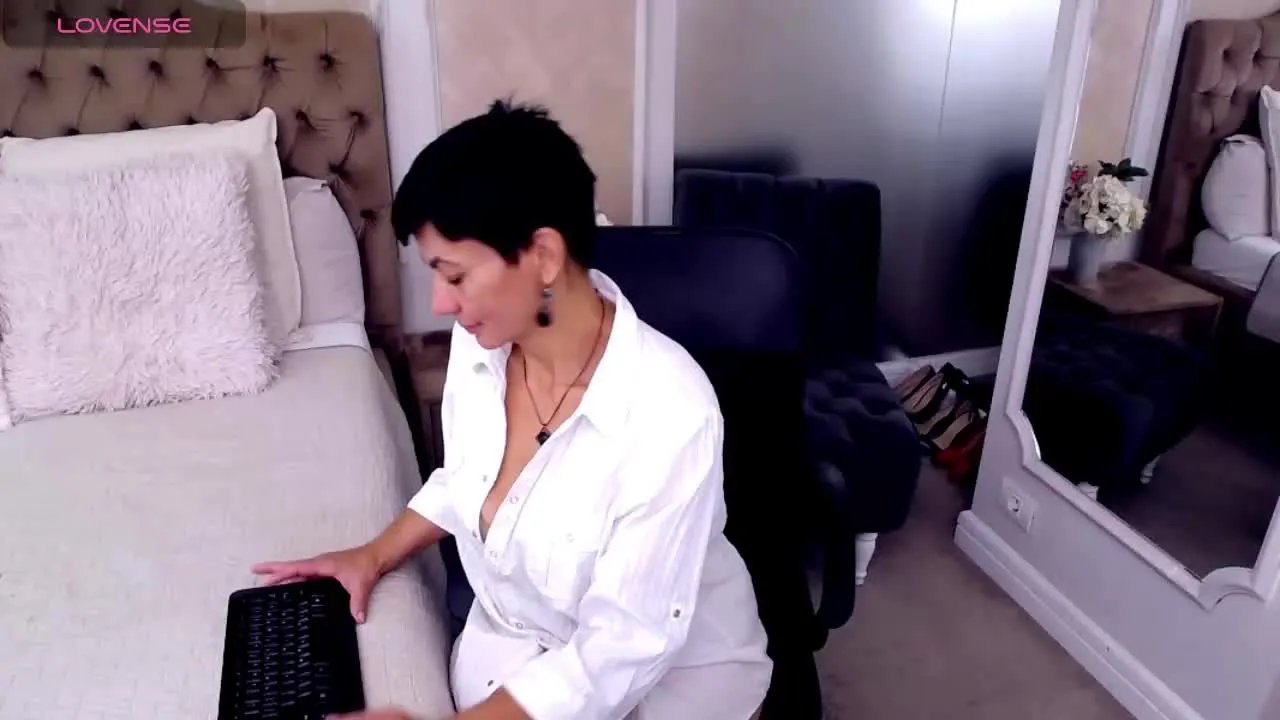 Group JuliaWinslet on Streamray