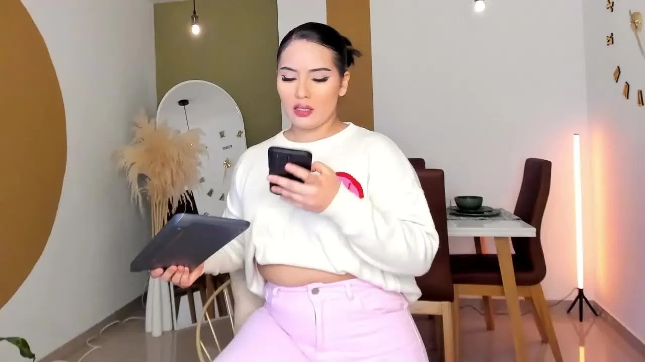 Freechat LauraHott on Streamray