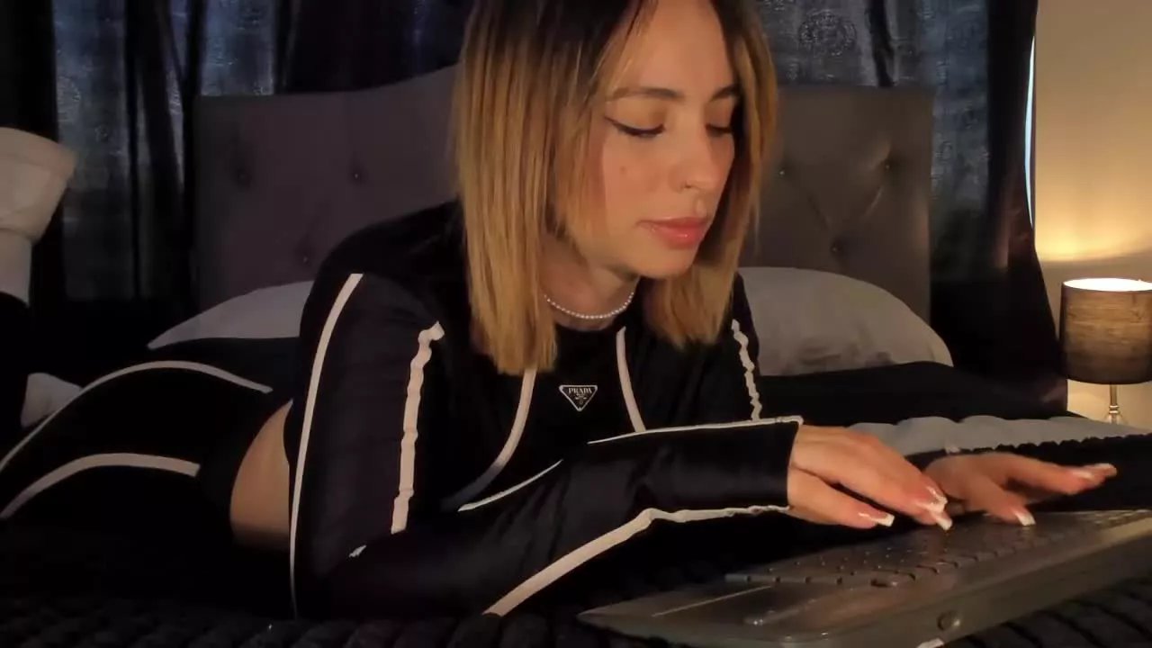 Offline LiaPalmer on Streamray