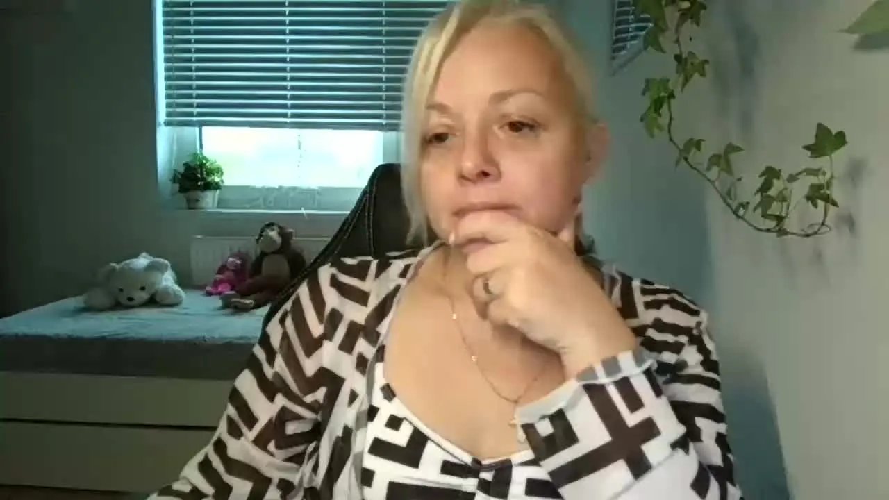 Offline LINSY_KIM on Streamray