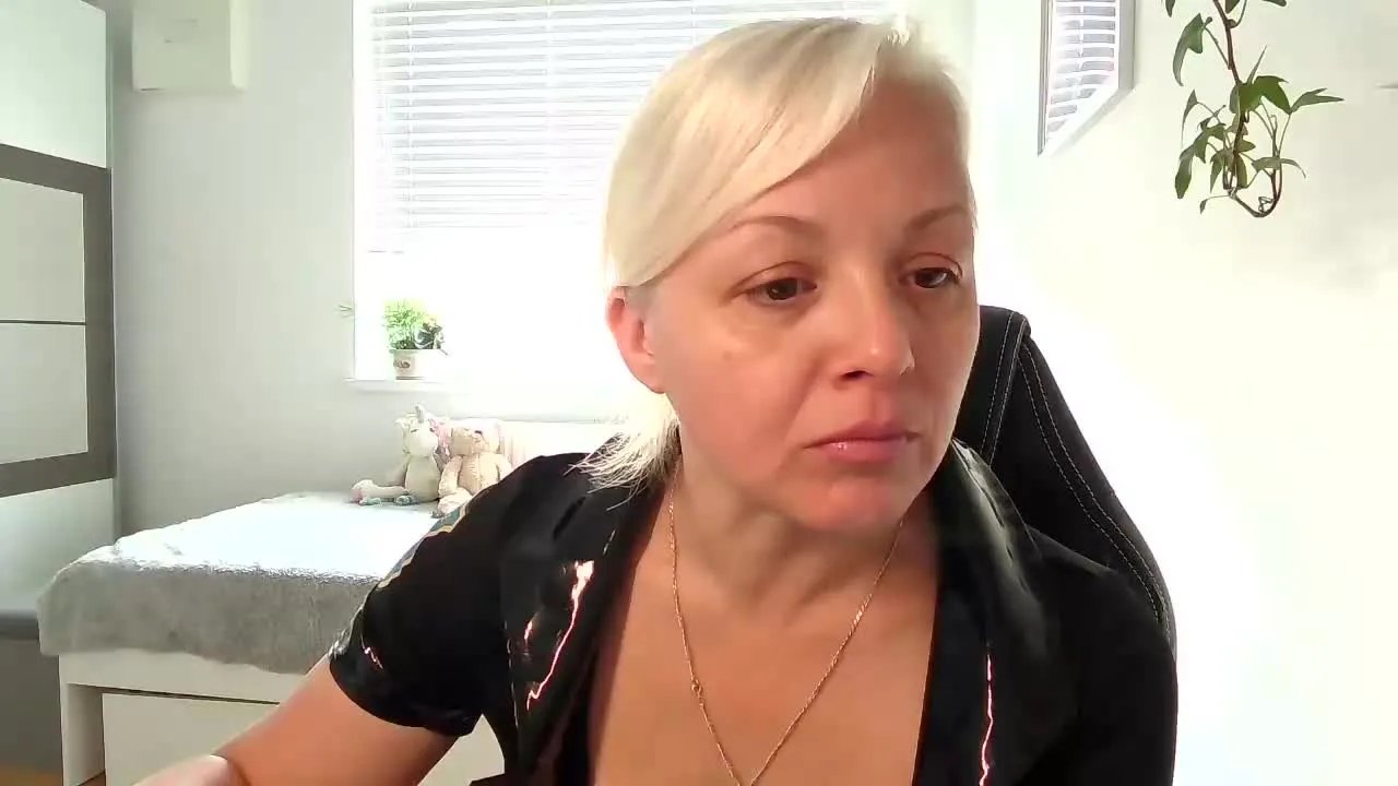 Offline LINSY_KIM on Streamray