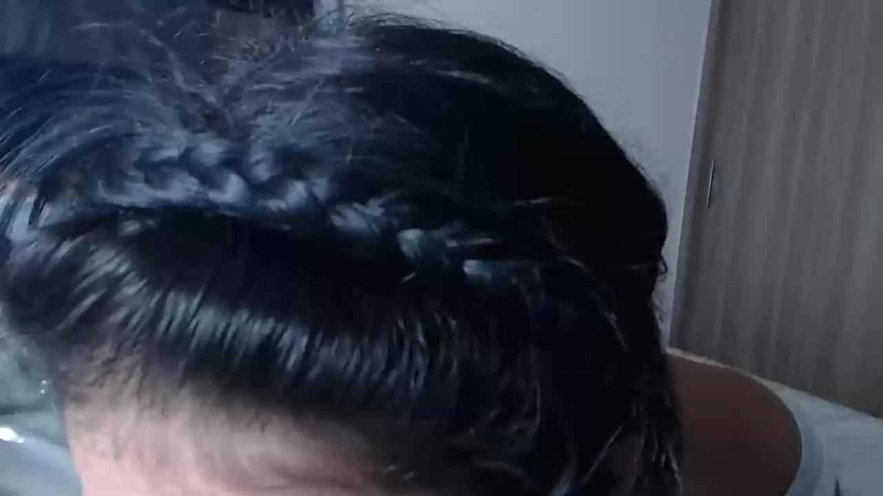 Offline Mia_Carter on Streamray