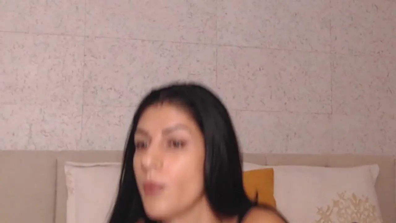 Freechat RoxanneCrystal on Streamray