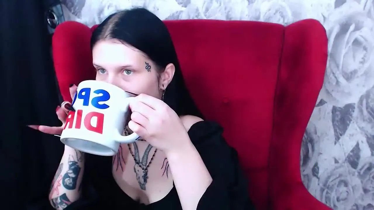 Offline VenomDoll on Streamray