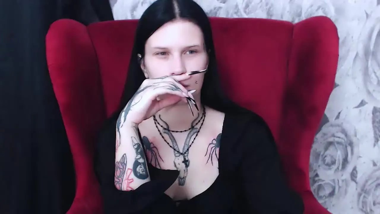 Offline VenomDoll on Streamray