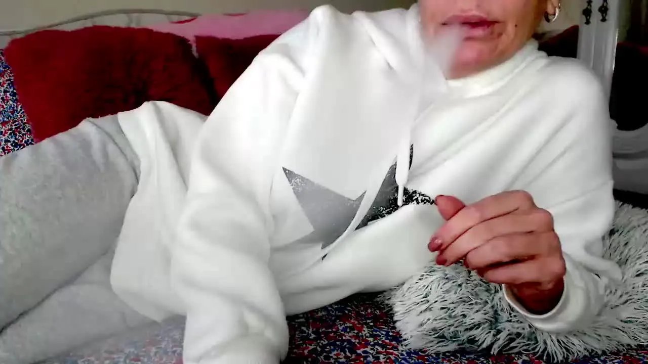 Offline Yes_Maam on Streamray