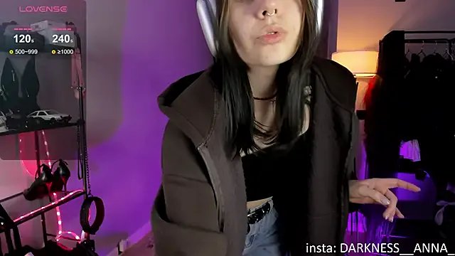 AnnaTrueno on StripChat 