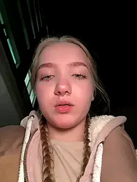 Freechat bambi_lu on StripChat